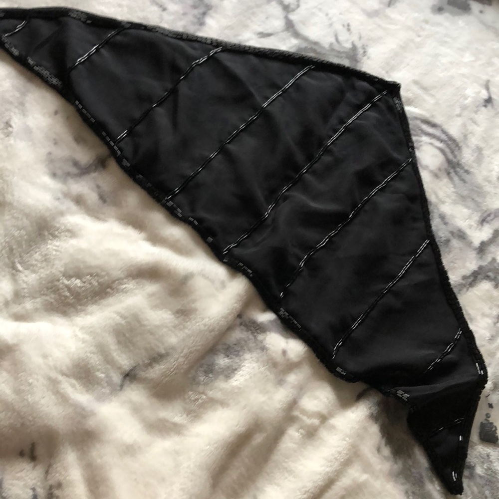 NWOT Small beaded triangle scarf